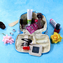 PORTABLE MAKEUP BAG WIDELY USED BY WOMEN’S FOR STORING THEIR MAKEUP EQUIPMENT’S AND ALL WHILE TRAVELLING AND MOVING. - dailyneed.life