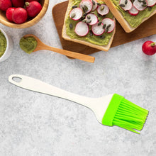 Silicone Kitchen Oil Spatula Brush with Handle Pastry / Cake Brush (17 cm / 1 Pc) - dailyneed.life