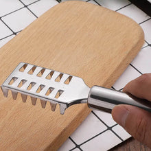 Stainless Steel Fish Scale Remover Scraper – Sawtooth Kitchen Tool - dailyneed.life