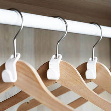 Plastic Clothes Hanger with Non-Slip Pad - dailyneed.life