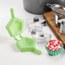 1 Pc Assorted Shape Plastic Snack Mould (Mix Design / 1 Pc) - dailyneed.life