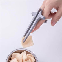 Plastic Finger Chopsticks for Gamers, Snack Clips (1 Pc) - dailyneed.life