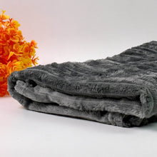 Pet Soft Cat Dog Blanket / Towel (110×70 Cm / 1 Pc / Mix Color & Design) - dailyneed.life