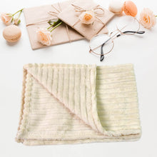 Pet Soft Cat Dog Blanket / Towel Soft Warm Sleep Mat (70×50 Cm / 1 Pc / Mix Color & Design) - dailyneed.life