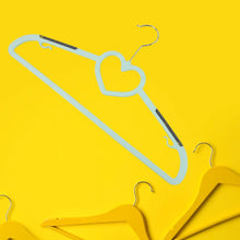 Plastic Clothes Hangers, Slim & Durable Space-Saving Hangers (3 Ps) - dailyneed.life