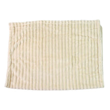Pet Soft Cat Dog Blanket / Towel Soft Warm Sleep Mat (70×50 Cm / 1 Pc / Mix Color & Design) - dailyneed.life