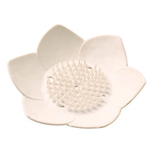 Elegant Lotus-Shaped Self-Draining Soap Dish Holder (1 Pc) - dailyneed.life