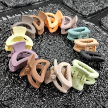 Plastic Small Hair Clips for Girls Kids Hair Accessories (3 Pcs Set / Mix Color & Design) - dailyneed.life