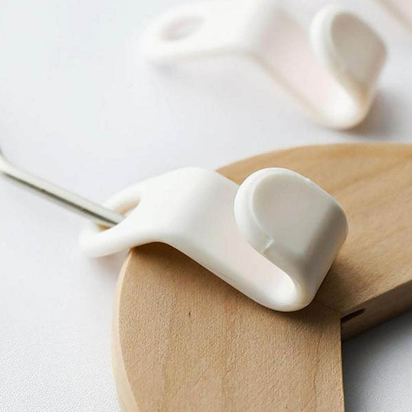 Plastic Clothes Hanger with Non-Slip Pad - dailyneed.life