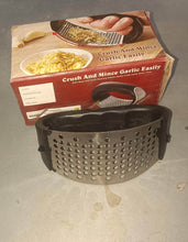 Stainless Steel Garlic Presser / Crusher (Multicolor) - dailyneed.life