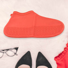 Non-Slip Silicone Rain Reusable Anti skid Waterproof Fordable Boot Shoe Cover (Medium Size / 1 Pair / Red) - dailyneed.life