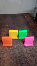 Durable Plastic Mobile Phone Stand with Angled Support (1 Pc / Mix Color) - dailyneed.life
