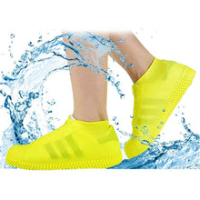 NON-SLIP SILICONE RAIN REUSABLE ANTI SKID WATERPROOF FORDABLE BOOT SHOE COVER (MEDIUM/ Mix Color) - dailyneed.life