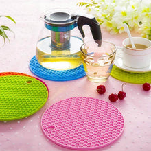 Mat, 1Pc Silicone Hot Mat used for breakfast, lunch and dinner purposes in different-different places. - dailyneed.life