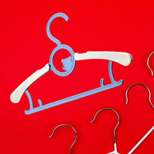 Large Adjustable Plastic Dress Hangers – Space-Saving & Lightweight (5 Pc) - dailyneed.life