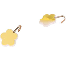 Plastic Self-Adhesive Flower Shape Hooks (Pack of 5) - dailyneed.life