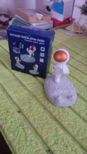 Mobile Holder Astronaut Phone Stand Planet Creative Fun 3D Design (1 Pc / Mix Design) - dailyneed.life