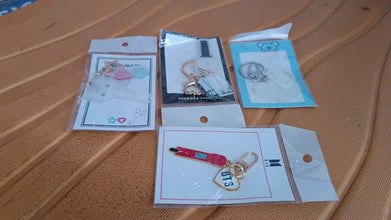 Cute Acrylic and Metal Keychains (1 Pc & mix design) - dailyneed.life