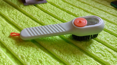 Multifunctional Scrubbing Brush with Liquid / Soap Dispenser, Cleaning Brush with Liquid / Soap Dispenser, Shoe Brush for Cleaning, Cloth Cleaning Brush with Handle Liquid Shoe Brush For Shoe Clothes (1 Pc) - dailyneed.life