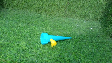 Plant Watering Spikes Sprinkler self Watering Spikes Water dripper for Plants, Adjustable Plant Watering Devices with Slow Release Control Valve Switch - dailyneed.life
