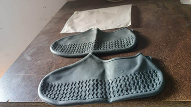 Non-Slip Silicone Reusable Waterproof Rain Shoes Covers (1 Pair / Small / Mix Color) - dailyneed.life
