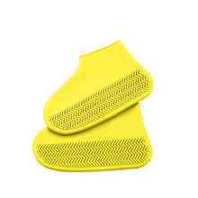 NON-SLIP SILICONE RAIN REUSABLE ANTI SKID WATERPROOF FORDABLE BOOT SHOE COVER (MEDIUM/ Mix Color) - dailyneed.life