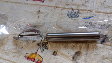 Kitchen Vegetable Peeler, Fruit Peeler, Ergonomic Handle Safe and Easy to Use for Potatoes,Apples,Pears Tomatoes,Carrots,Cucumbers Kitchen Accessory, Kitchen Gadgets (1 Pc) - dailyneed.life