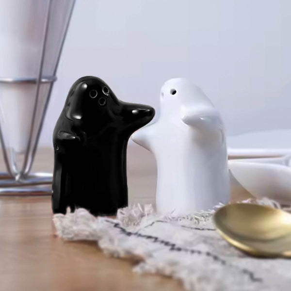 Salt and Pepper Seasoning and Spice Shakers Cute Plastic (2 Pcs Set) - dailyneed.life