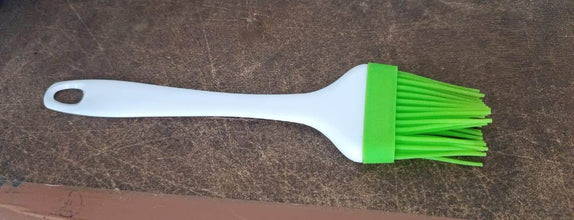 Silicone Kitchen Oil Spatula Brush with Handle Pastry / Cake Brush (17 cm / 1 Pc) - dailyneed.life