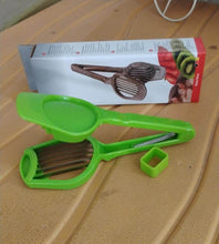 Multipurpose Slicer with Seven Blades, Egg Slicers Stainless Slicer, Strawberry, Tomato, Kiwi, Fruit Cutter, Divider Separator - dailyneed.life
