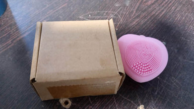 Waterproof Heart-Shaped Face Wash Brush | Silicone Facial Cleansing & Exfoliating Scrubber for Women - dailyneed.life