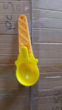 1-Piece Plastic Ice Cream & Watermelon Scooper with Trigger Dipper - dailyneed.life