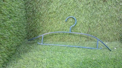 Plastic Clothes Hangers, Slim & Durable Space-Saving Hangers (10 Pack) - dailyneed.life