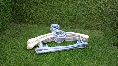 Large Adjustable Plastic Dress Hangers – Space-Saving & Lightweight (5 Pc) - dailyneed.life