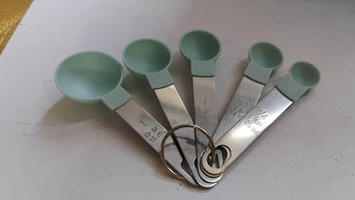 Stainless Steel and Plastics Measuring Spoon (Set of 5 Pc) - dailyneed.life