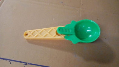 1-Piece Plastic Ice Cream & Watermelon Scooper with Trigger Dipper - dailyneed.life